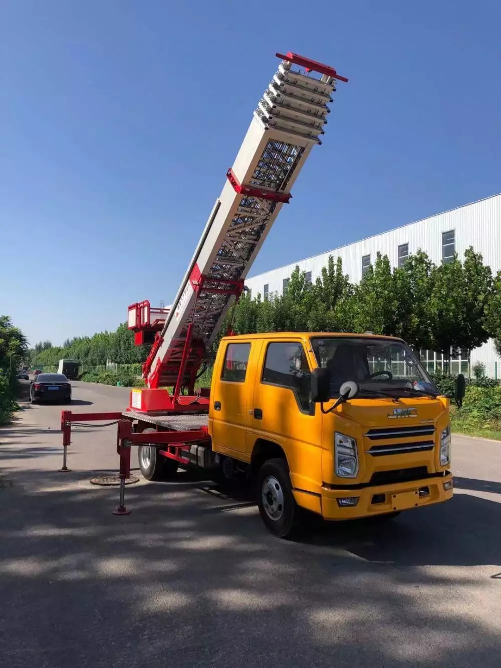 丽水莲都附近的云梯车出租服务：轻松解决高空作业需求